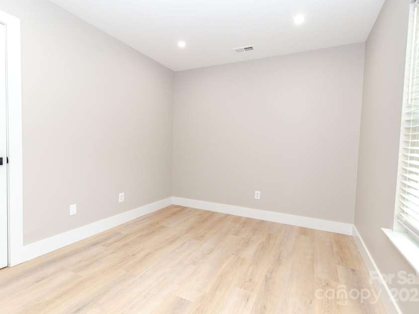 411 Cemetery Street, Charlotte, NC 28216.  MLS# CAR4240606, YatesRealty ID 8350. 