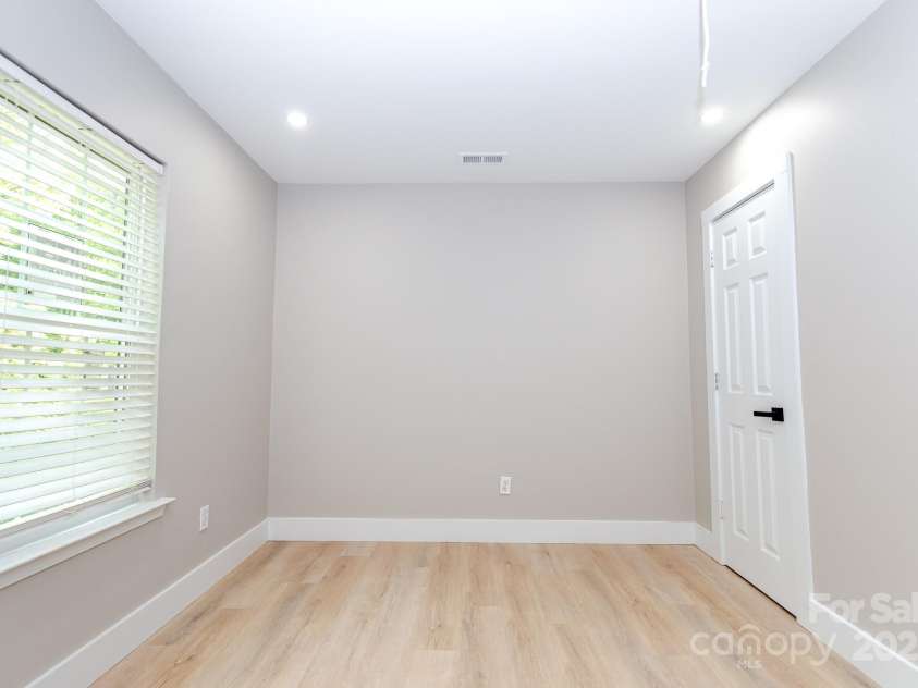 411 Cemetery Street, Charlotte, NC 28216.  MLS# CAR4240606, YatesRealty ID 8350. 