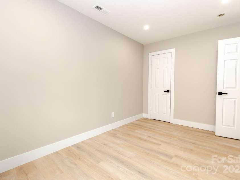 411 Cemetery Street, Charlotte, NC 28216.  MLS# CAR4240606, YatesRealty ID 8350. 
