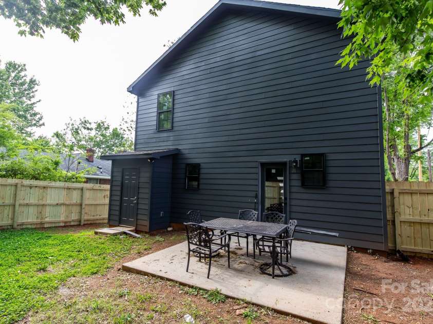 411 Cemetery Street, Charlotte, NC 28216.  MLS# CAR4240606, YatesRealty ID 8350. 