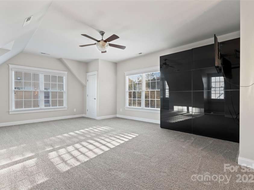 428 Vintage Hill Lane, Huntersville, NC 28078.  MLS# CAR4202236, YatesRealty ID 8353. BONUS ROOM WITH NEW CARPET