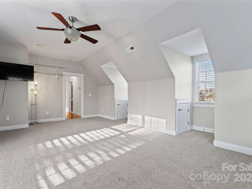 428 Vintage Hill Lane, Huntersville, NC 28078.  MLS# CAR4202236, YatesRealty ID 8353. BONUS ROOM WITH NEW CARPET