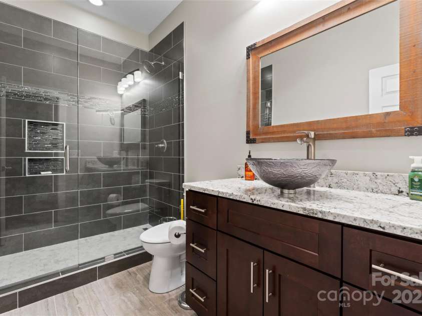 428 Vintage Hill Lane, Huntersville, NC 28078.  MLS# CAR4202236, YatesRealty ID 8353. FINISHED BASEMENT FULL BATHROON