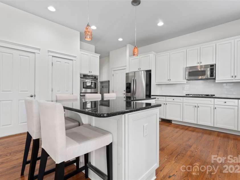 428 Vintage Hill Lane, Huntersville, NC 28078.  MLS# CAR4202236, YatesRealty ID 8353. IMPOSING KITCHEN ISLAND