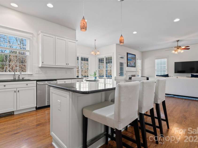 428 Vintage Hill Lane, Huntersville, NC 28078.  MLS# CAR4202236, YatesRealty ID 8353. KITCHEN GREAT FOR ENTERTAINING