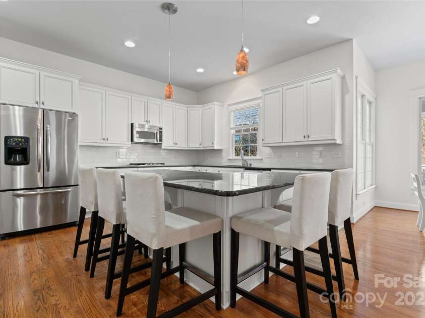 428 Vintage Hill Lane, Huntersville, NC 28078.  MLS# CAR4202236, YatesRealty ID 8353. NEWLY PROFESSIONALY PAINTED CABINETS