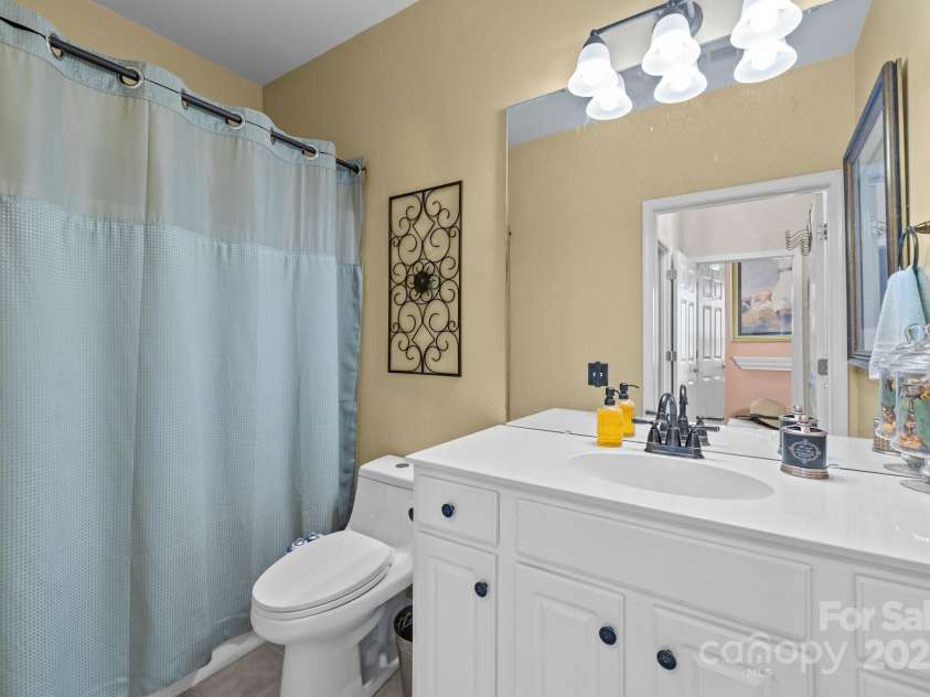 14869 Santa Lucia Drive, Charlotte, NC 28277.  MLS# CAR4245017, YatesRealty ID 8354. Secondary Bathroom