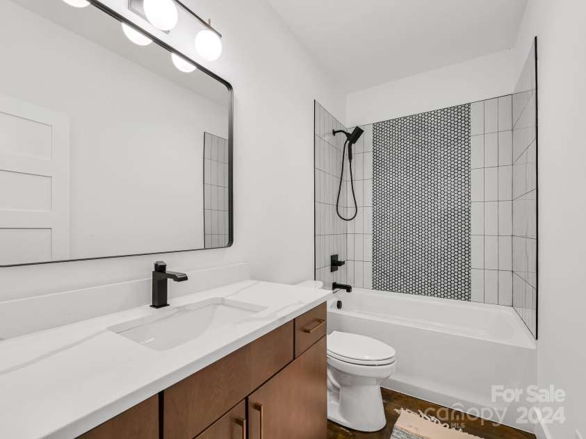 18 Sand Hill Road, Asheville, NC 28806.  MLS# CAR4125014, YatesRealty ID 8355. Lower level full bath