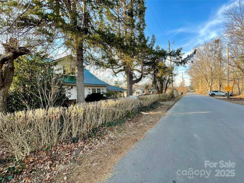12 Washington Avenue, Asheville, NC 28804.  MLS# CAR4222823, YatesRealty ID 8357. 
