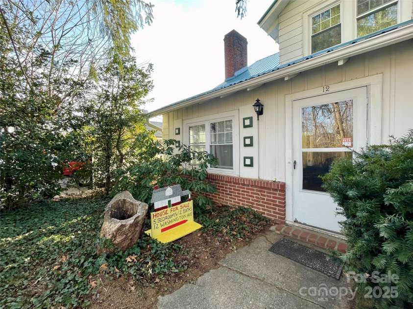 12 Washington Avenue, Asheville, NC 28804.  MLS# CAR4222823, YatesRealty ID 8357. 
