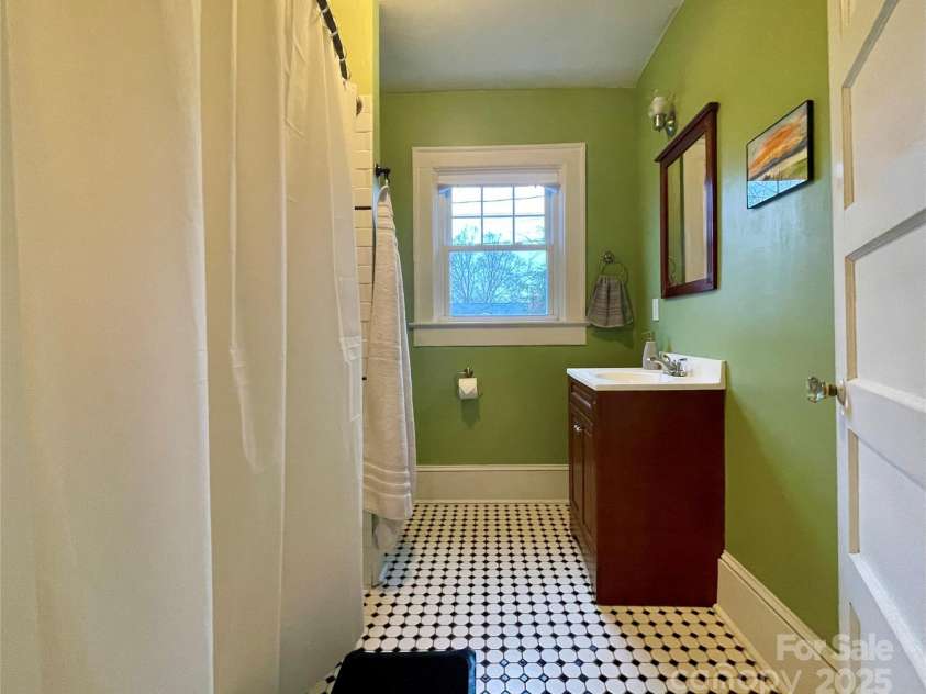 12 Washington Avenue, Asheville, NC 28804.  MLS# CAR4222823, YatesRealty ID 8357. 