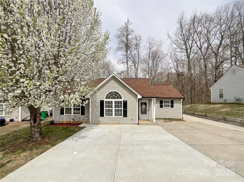 5610 Stone Bluff Court, Charlotte, NC 28214.  MLS# CAR4225495, YatesRealty ID 8358. 