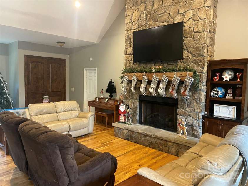 2818 Rockford Road, Shelby, NC 28152.  MLS# CAR4200590, YatesRealty ID 836. Living Room
