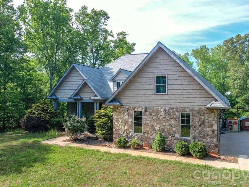 2818 Rockford Road, Shelby, NC 28152.  MLS# CAR4376093, YatesRealty ID 836. Custom Built Home-Front