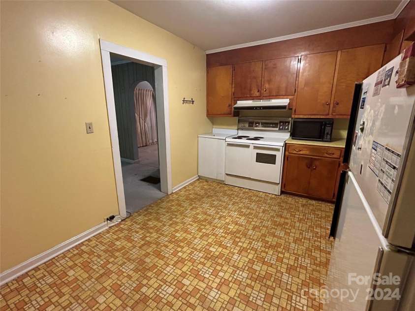 601 Sherman Street, Badin, NC 28009.  MLS# CAR4205901, YatesRealty ID 8360. 