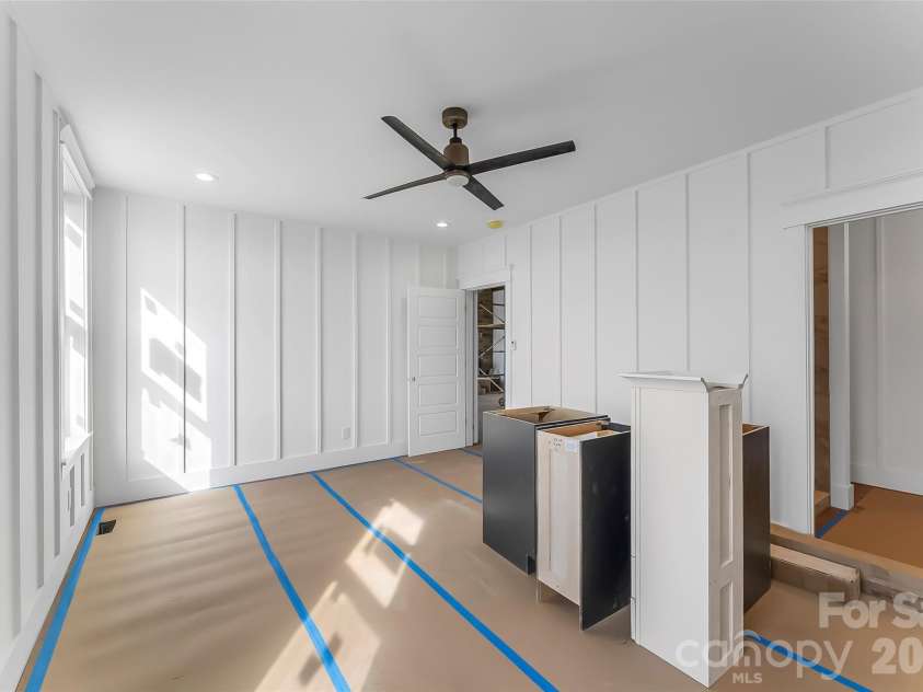 4898 Soaring Top Lane, Lenoir, NC 28645.  MLS# CAR4364265, YatesRealty ID 8361. Primary Suite