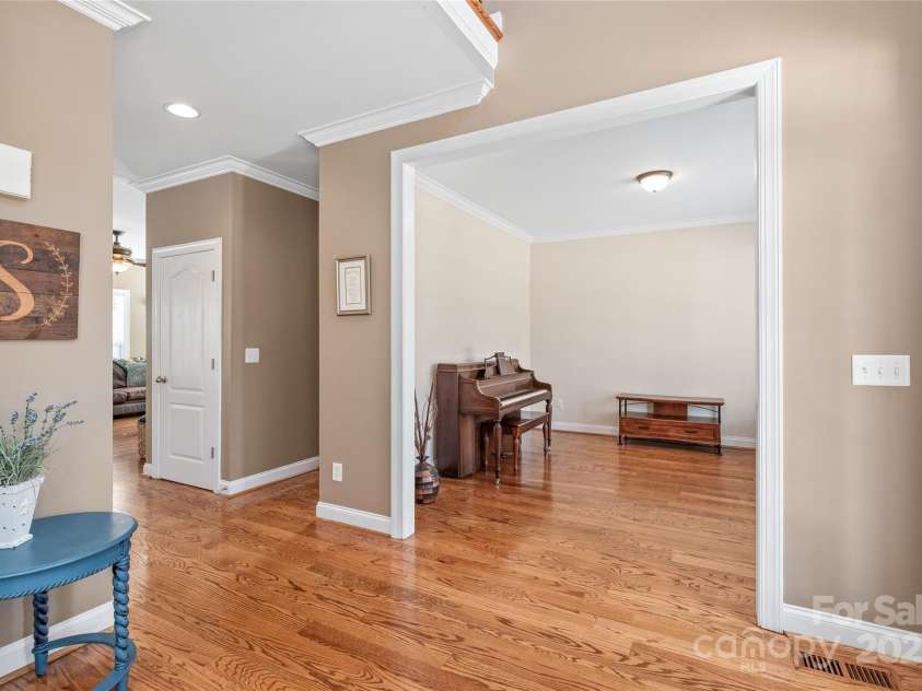 5608 Old Town Lane, Gastonia, NC 28056.  MLS# CAR4232073, YatesRealty ID 8361. Spacious main level