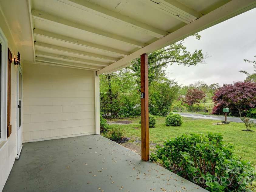 110 Maplewood Knoll Drive, East Flat Rock, NC 28726.  MLS# CAR4234141, YatesRealty ID 8362. 