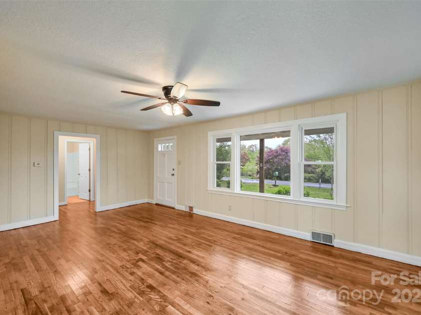 110 Maplewood Knoll Drive, East Flat Rock, NC 28726.  MLS# CAR4234141, YatesRealty ID 8362. 