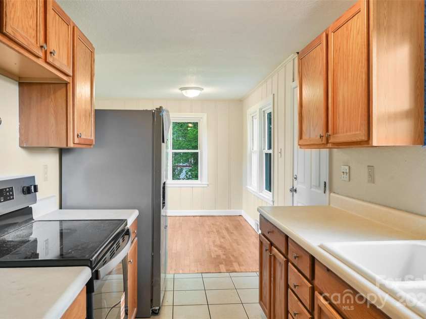 110 Maplewood Knoll Drive, East Flat Rock, NC 28726.  MLS# CAR4234141, YatesRealty ID 8362. 