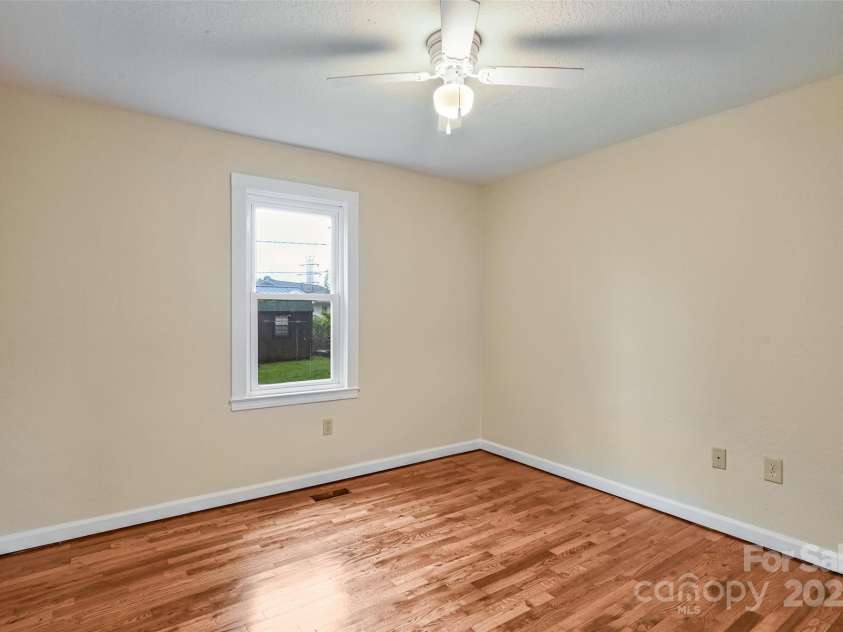 110 Maplewood Knoll Drive, East Flat Rock, NC 28726.  MLS# CAR4234141, YatesRealty ID 8362. 