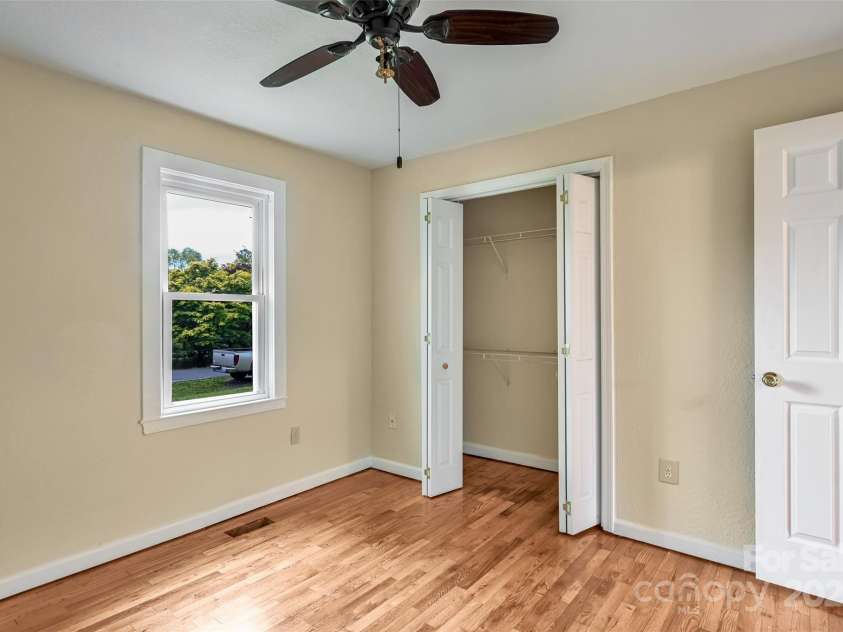 110 Maplewood Knoll Drive, East Flat Rock, NC 28726.  MLS# CAR4234141, YatesRealty ID 8362. 