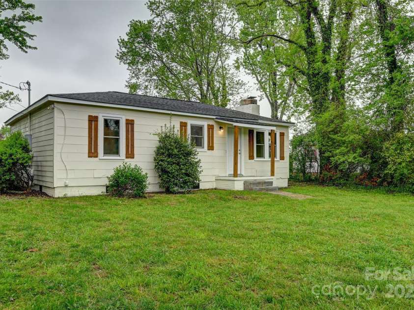 110 Maplewood Knoll Drive, East Flat Rock, NC 28726.  MLS# CAR4234141, YatesRealty ID 8362. 