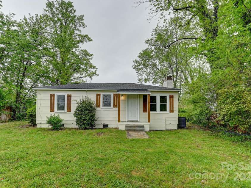 110 Maplewood Knoll Drive, East Flat Rock, NC 28726.  MLS# CAR4234141, YatesRealty ID 8362. 