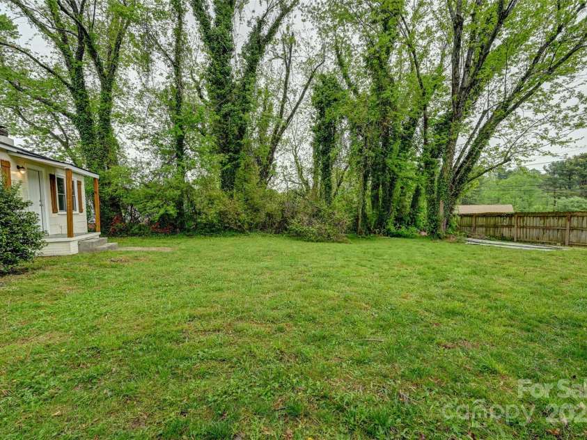 110 Maplewood Knoll Drive, East Flat Rock, NC 28726.  MLS# CAR4234141, YatesRealty ID 8362. 