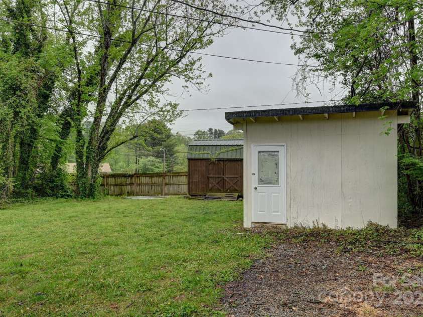 110 Maplewood Knoll Drive, East Flat Rock, NC 28726.  MLS# CAR4234141, YatesRealty ID 8362. 