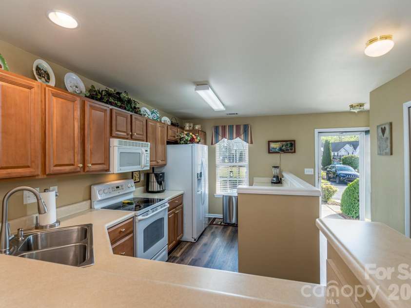 1683 Alpine Ridge Place, Rock Hill, SC 29732.  MLS# CAR4364174, YatesRealty ID 8363. Kitchen