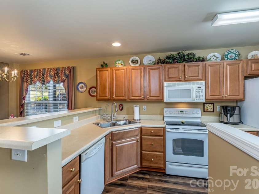 1683 Alpine Ridge Place, Rock Hill, SC 29732.  MLS# CAR4364174, YatesRealty ID 8363. Kitchen