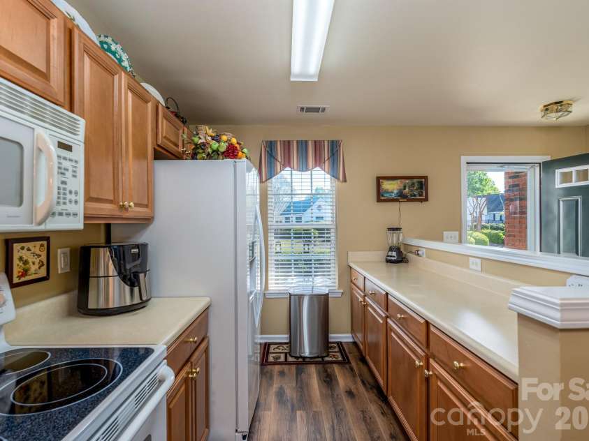 1683 Alpine Ridge Place, Rock Hill, SC 29732.  MLS# CAR4364174, YatesRealty ID 8363. Kitchen