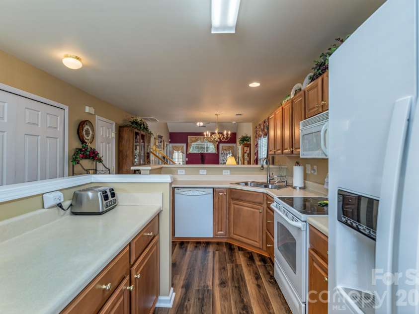 1683 Alpine Ridge Place, Rock Hill, SC 29732.  MLS# CAR4364174, YatesRealty ID 8363. Kitchen