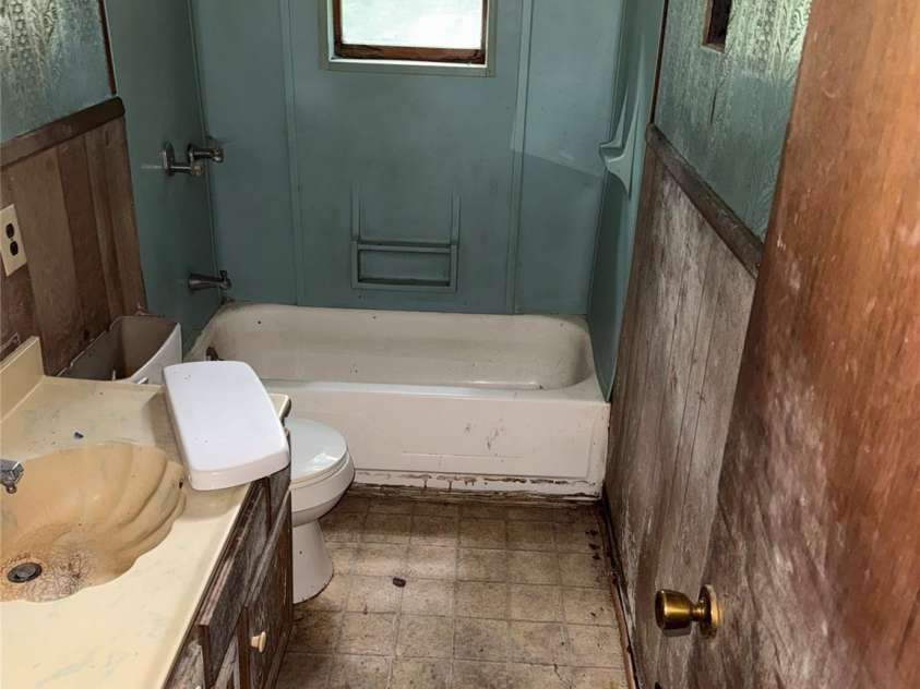 152 Dream Mountain Boulevard, Canton, NC 28716.  MLS# CAR4279458, YatesRealty ID 8364. 