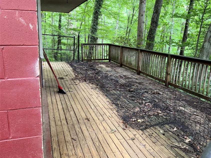 152 Dream Mountain Boulevard, Canton, NC 28716.  MLS# CAR4279458, YatesRealty ID 8364. 