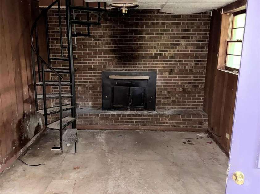 152 Dream Mountain Boulevard, Canton, NC 28716.  MLS# CAR4279458, YatesRealty ID 8364. 