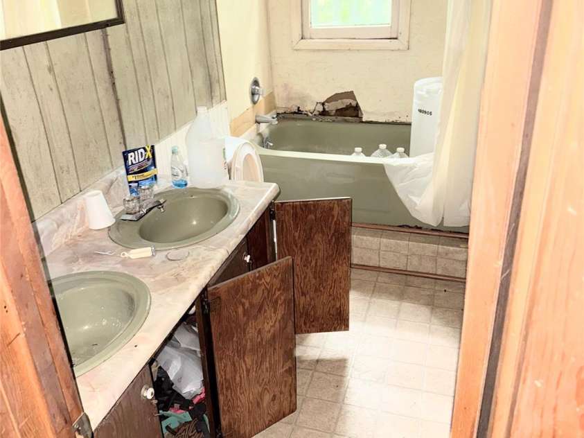 152 Dream Mountain Boulevard, Canton, NC 28716.  MLS# CAR4279458, YatesRealty ID 8364. 