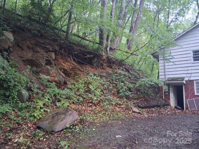 152 Dream Mountain Boulevard, Canton, NC 28716.  MLS# CAR4279458, YatesRealty ID 8364. 