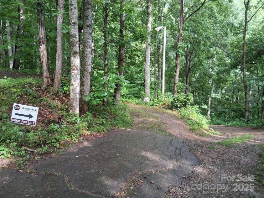 152 Dream Mountain Boulevard, Canton, NC 28716.  MLS# CAR4279458, YatesRealty ID 8364. 