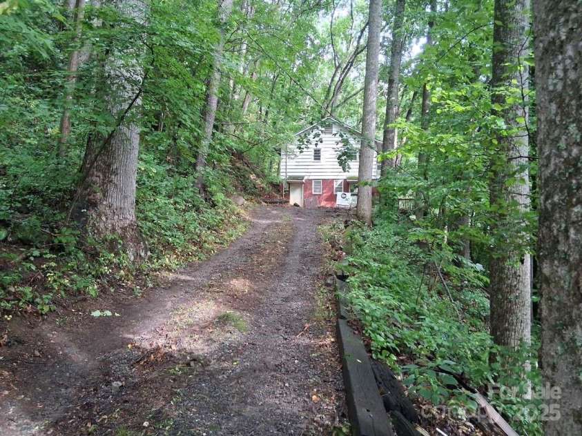 152 Dream Mountain Boulevard, Canton, NC 28716.  MLS# CAR4279458, YatesRealty ID 8364. 