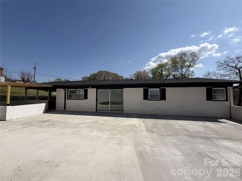 202 WOODWARD Avenue, Morganton, NC 28655.  MLS# CAR4365357, YatesRealty ID 8364. 