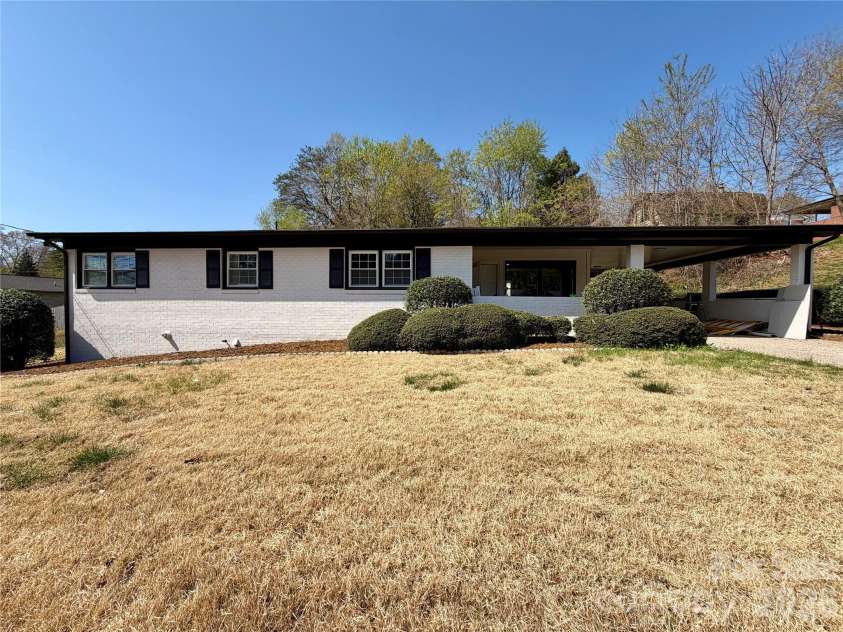 202 WOODWARD Avenue, Morganton, NC 28655.  MLS# CAR4365357, YatesRealty ID 8364. 