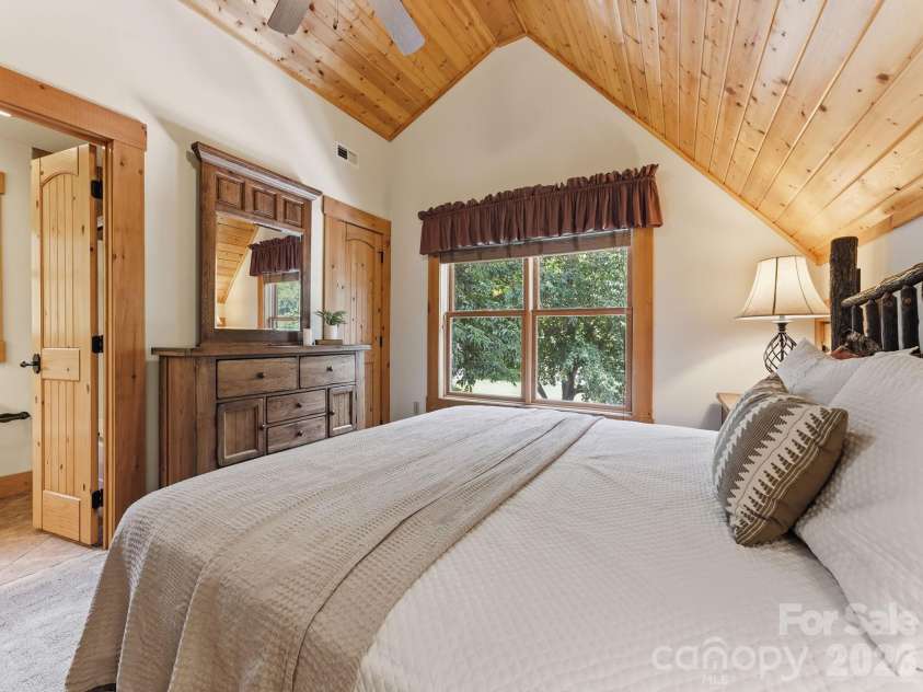 18 Rachels Circle, Maggie Valley, NC 28751.  MLS# CAR4392673, YatesRealty ID 8365. 