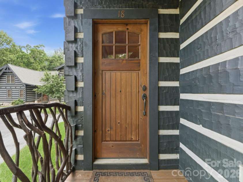 18 Rachels Circle, Maggie Valley, NC 28751.  MLS# CAR4392673, YatesRealty ID 8365. 