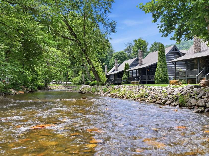 18 Rachels Circle, Maggie Valley, NC 28751.  MLS# CAR4392673, YatesRealty ID 8365. 