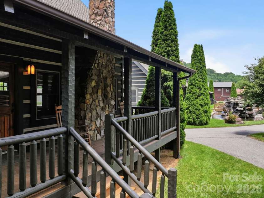18 Rachels Circle, Maggie Valley, NC 28751.  MLS# CAR4392673, YatesRealty ID 8365. 