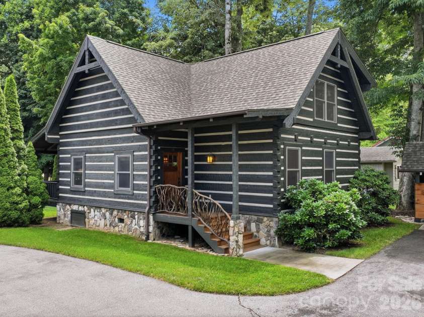 18 Rachels Circle, Maggie Valley, NC 28751.  MLS# CAR4392673, YatesRealty ID 8365. 