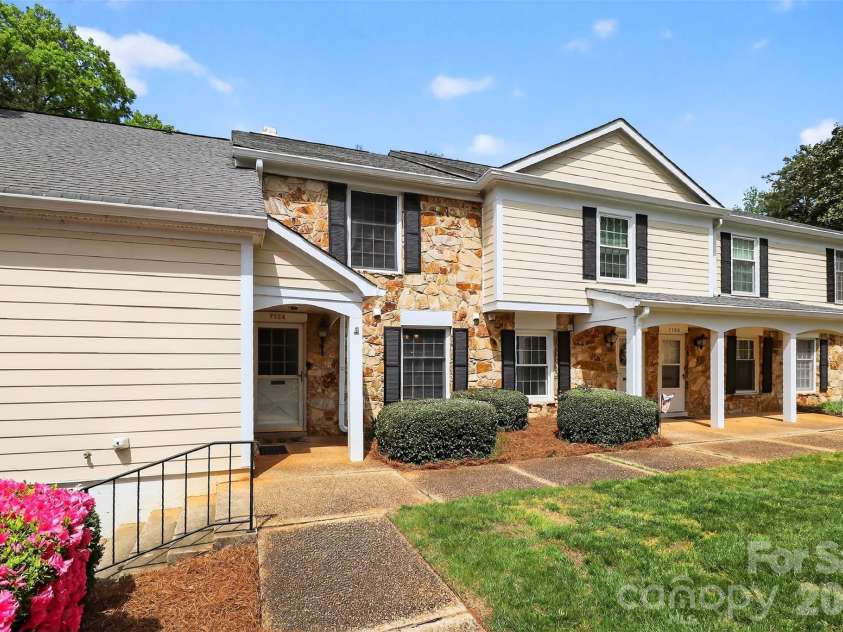 7124 Quail Meadow Lane, Charlotte, NC 28210.  MLS# CAR4360405, YatesRealty ID 8366. 