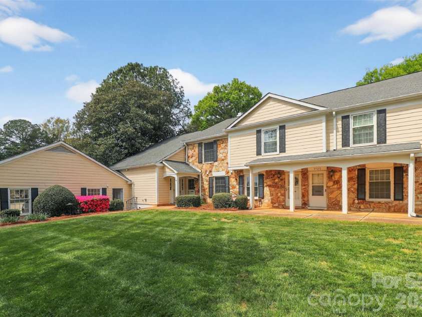 7124 Quail Meadow Lane, Charlotte, NC 28210.  MLS# CAR4360405, YatesRealty ID 8366. 